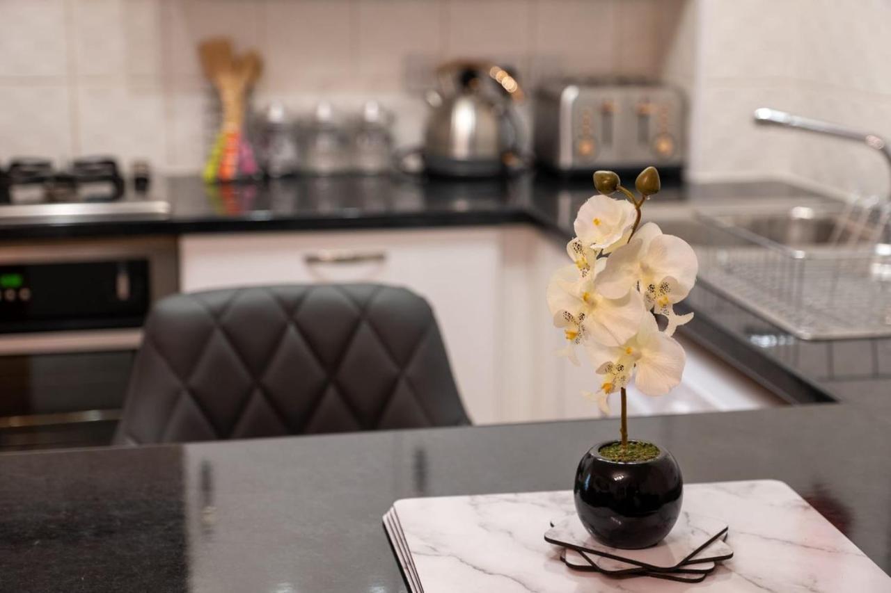 80 Clayburn By Incredible Stay Πήτερμπορο Εξωτερικό φωτογραφία